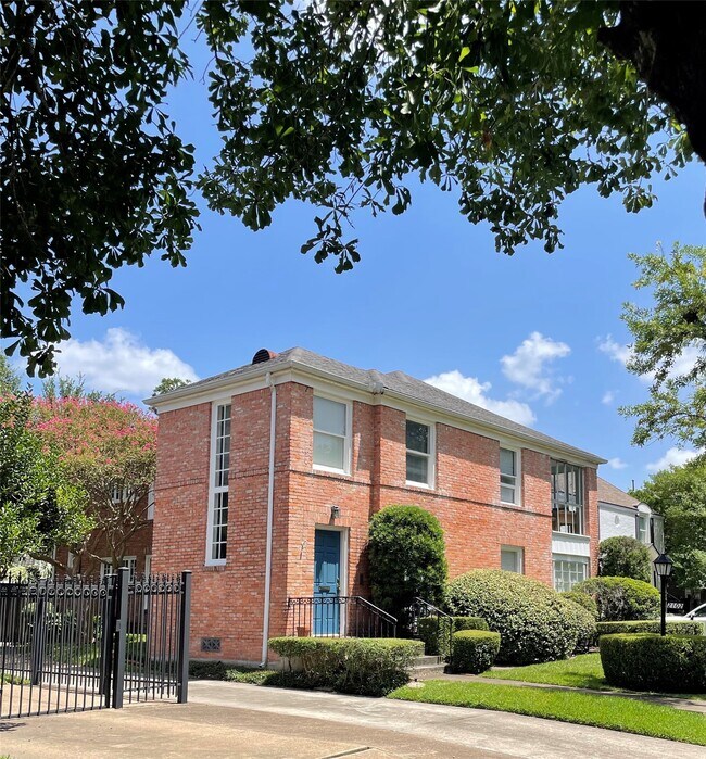 Building Photo - 2102 Milford St