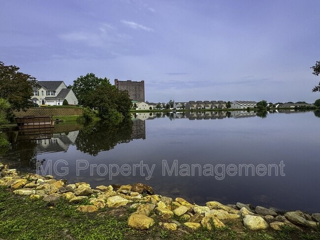 Building Photo - 2056 Oxford Heights