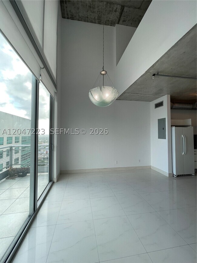 Building Photo - 690 SW 1st Ct