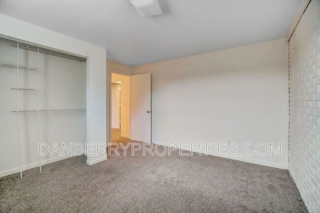 Building Photo - 3612 Willow Run Dr