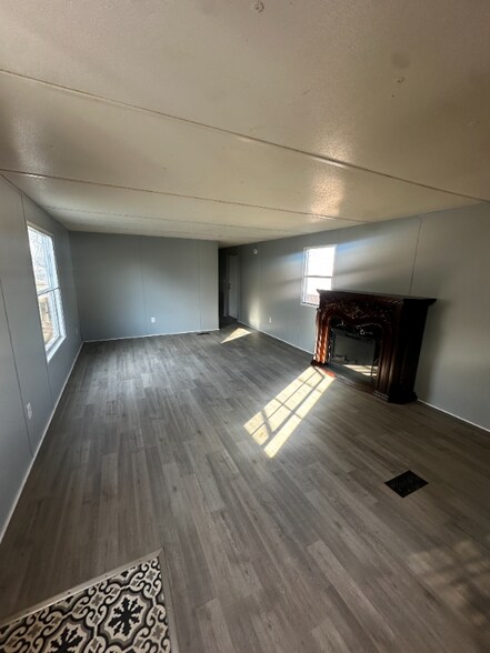 Building Photo - 842 W Popcorn Rd