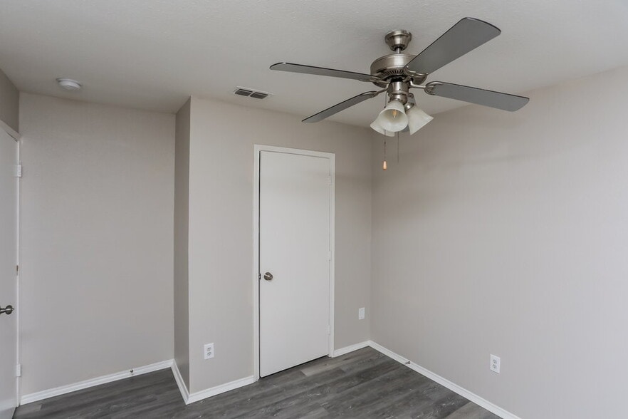 Building Photo - 2513 Buffalo Run