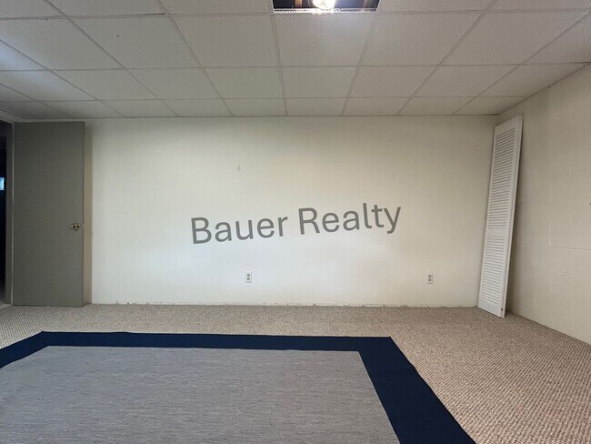 Building Photo - Beautiful County Setting