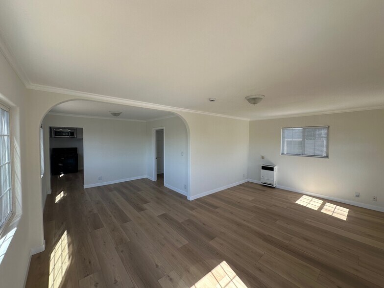 Building Photo - 3513 Loosmore St