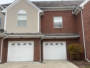 Building Photo - Shelby Twp 2-bedroom, 2-bath condo-style, private patio, 1st floor unit