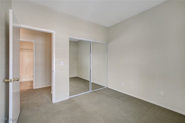 Building Photo - 251 S Green Valley Pkwy