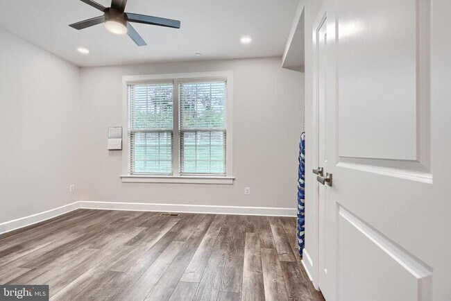 Building Photo - 7123 Starmount Ct