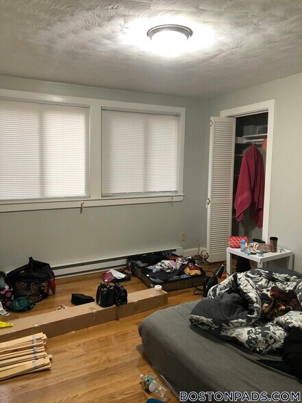 Building Photo - 94 E Cottage St