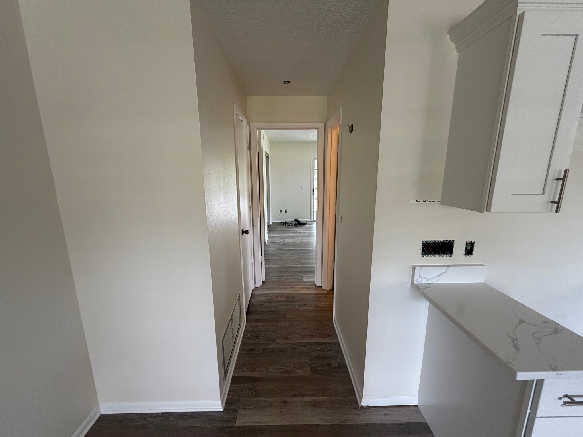 Building Photo - 28 Lake Vista Trl