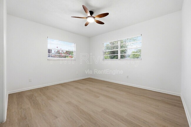 Building Photo - 2860 Cedarcrest Dr