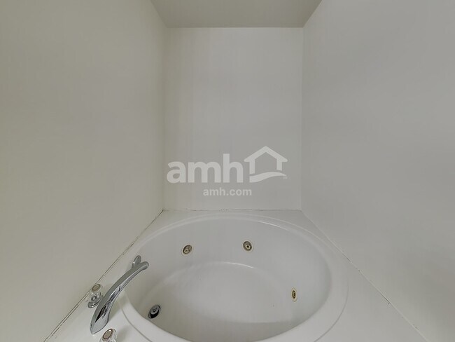 Building Photo - 102 Parkgate Ct