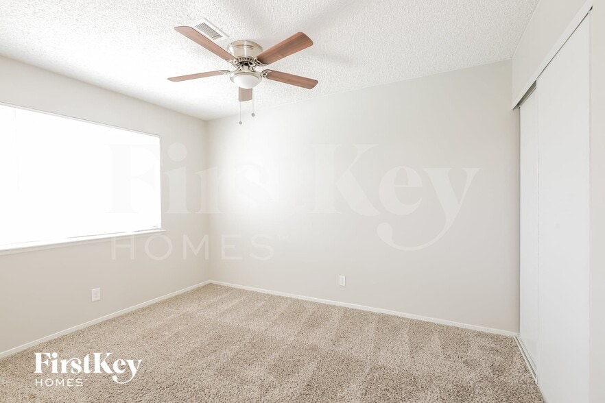 Building Photo - 3868 Vista Largo Dr