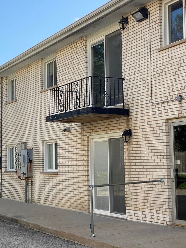 Building Photo - 116 S Cooper Rd