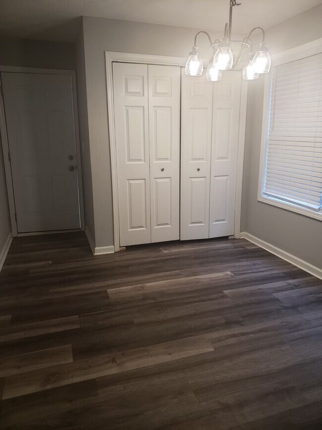 Building Photo - 4 Bedroom 3 Bath Home in Locust Grove