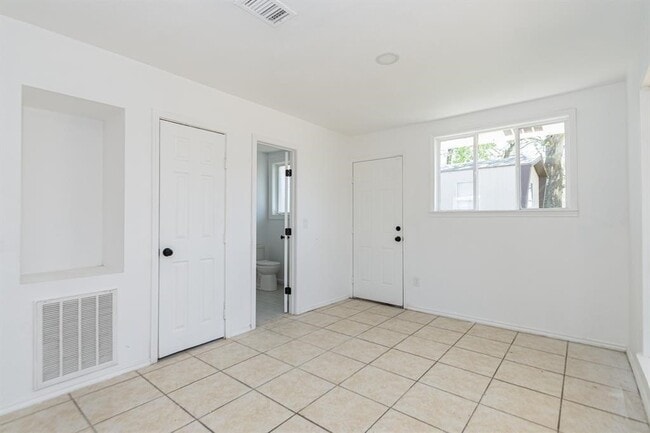 Building Photo - 312 N Gaillard St