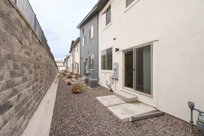 Building Photo - Sophisticated End-Unit Living Close to USAFA & Peterson — January Rent Free