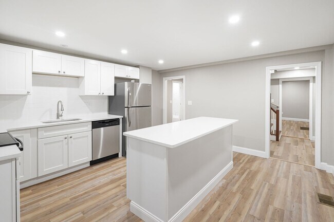 Building Photo - 98 Southville Rd