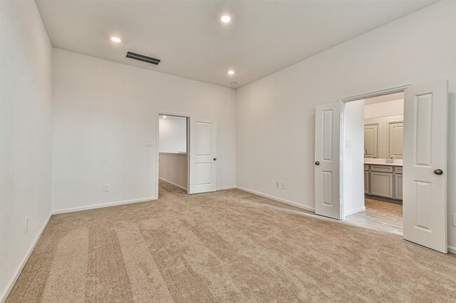 Building Photo - 678 Royal Arch Dr