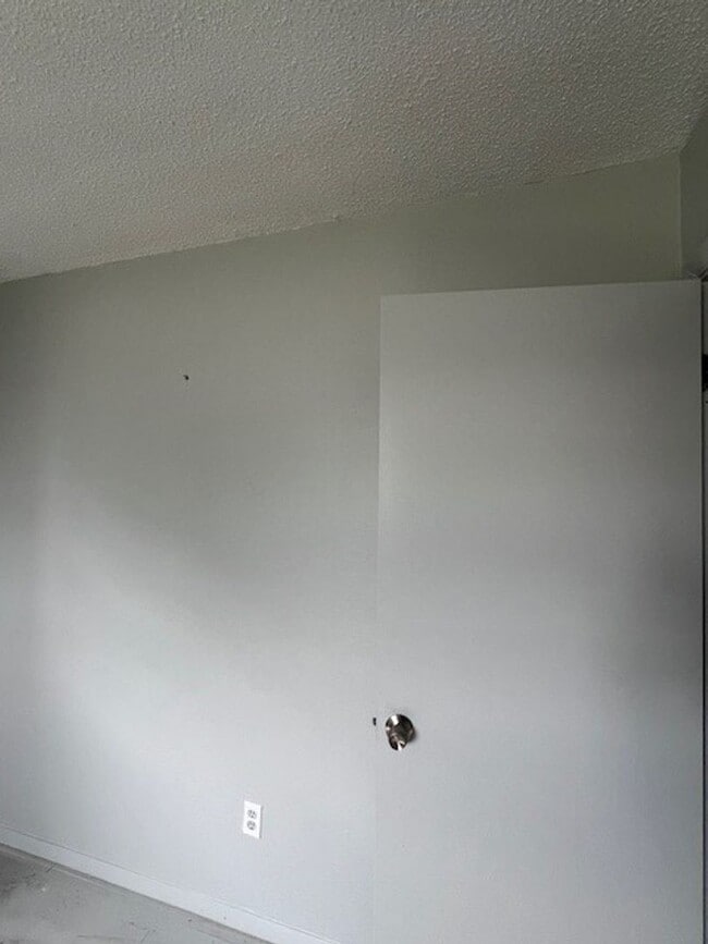 Building Photo - 3313 SW Salinas- AVAILABLE NOW!