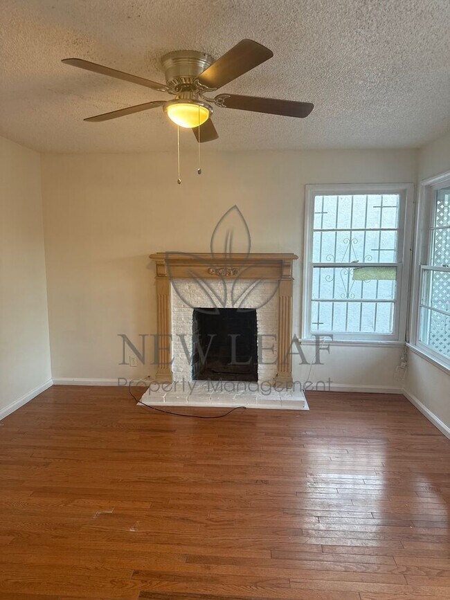 Building Photo - 1100 W 39th Pl