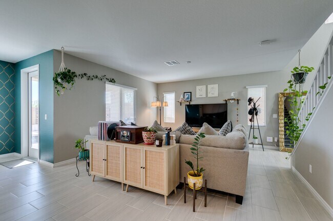 Building Photo - Gated, 4bed + loft with Bedroom and Full bathroom downstairs. Skye Canyon