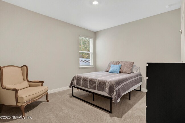 Building Photo - 404 Thistleton Wy