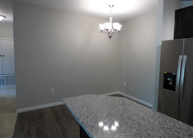 Building Photo - Clean and quaint condo in Longmont - avail...