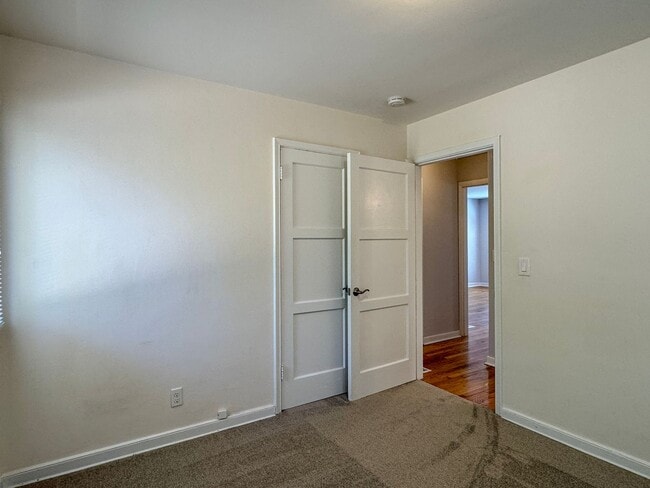 Building Photo - Wonderful Wedgwood Location! 2bd/2bth home...
