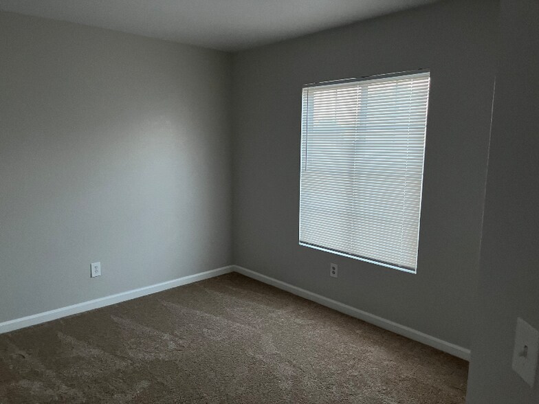 Building Photo - 10679 Villa St