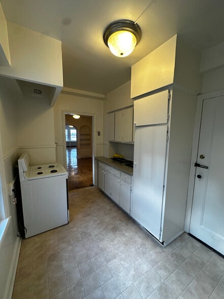 Building Photo - 1930 N Prospect Ave