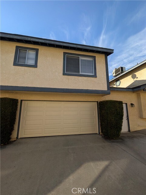 Building Photo - 527 E Colorado Blvd