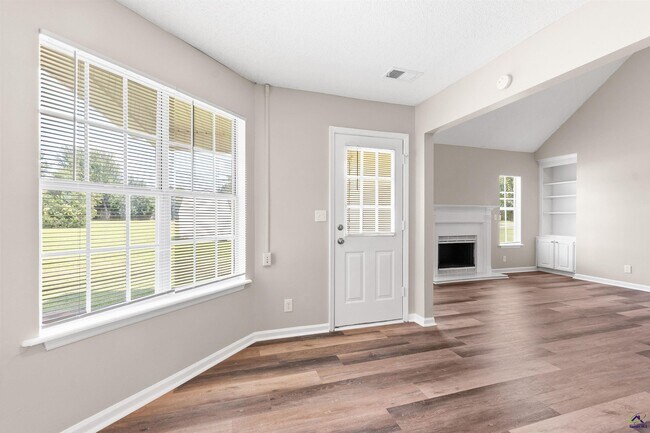 Building Photo - 308 Peach Blossom Rd