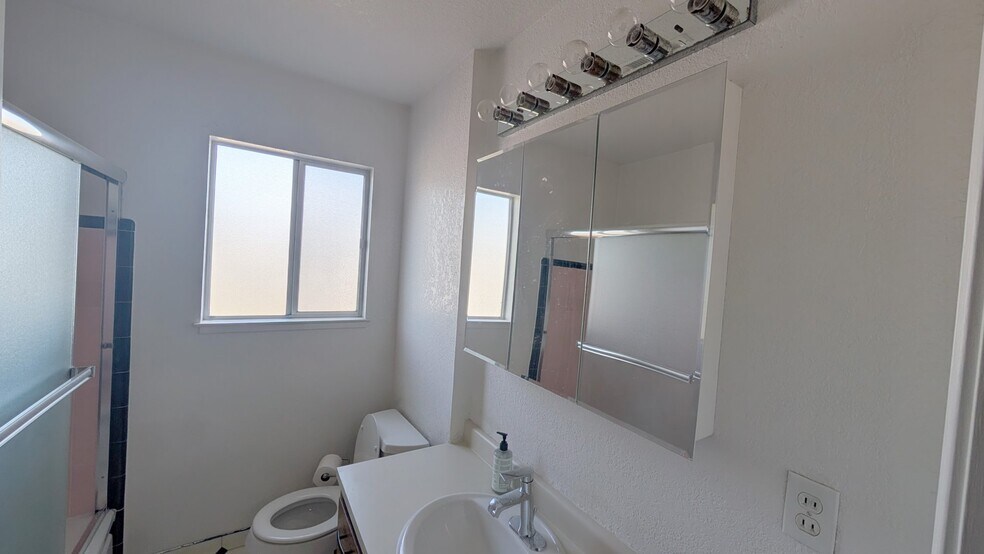 Building Photo - 559 Cherry Way