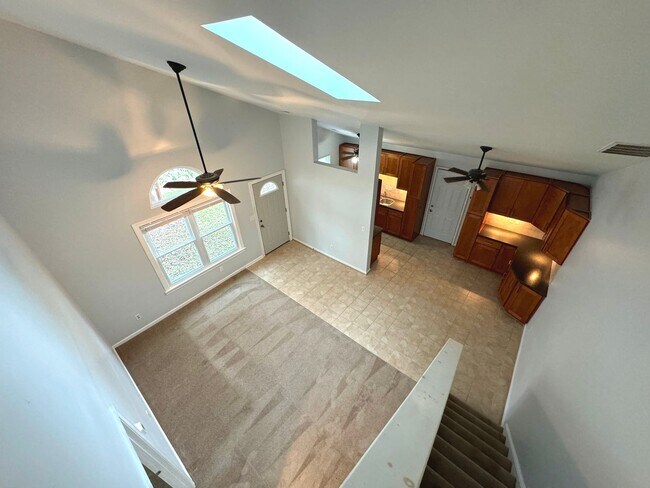 Building Photo - End unit Townhome in the heart of Chesapeake! Available Late July