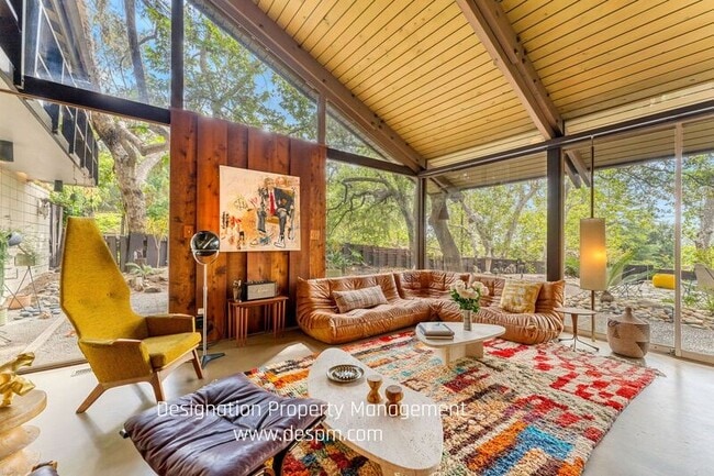 Building Photo - 1716 Putney Rd