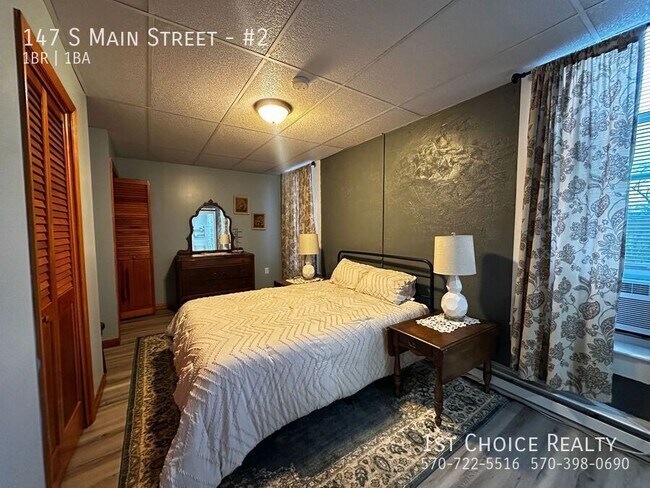 Building Photo - 147 S Main St