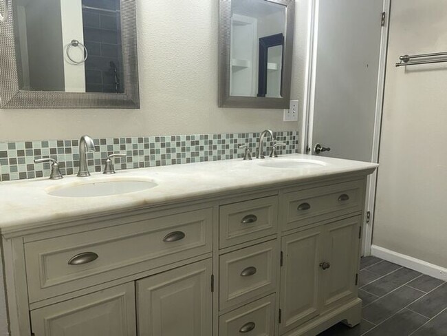 Building Photo - THE TRIAD TOWNHOMES IN CARROLLWOOD
