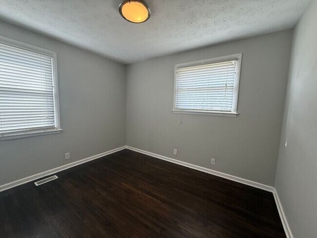 Building Photo - FOR RENT - 3 Bed 2 Bath House in South Nash - Pet Friendly