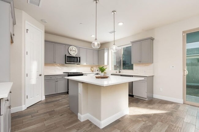Building Photo - 1383 E Via Azzurra Way