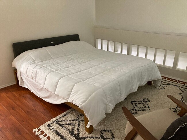 Building Photo - Beachside Furnished Retreat! Remodeled 2BD/2BA Condo Steps from the Sand!