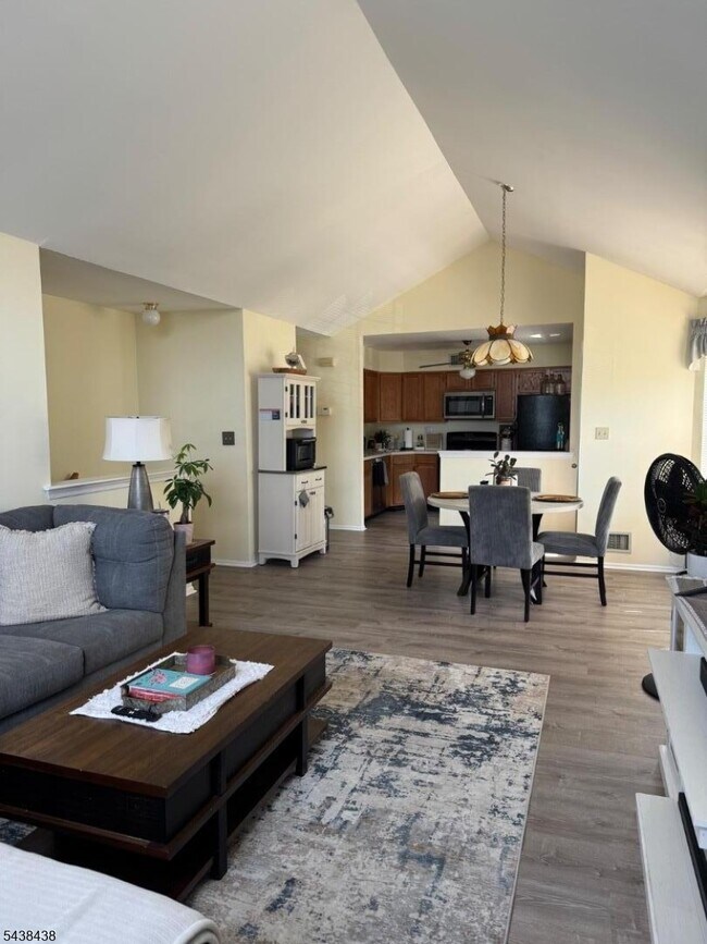 Building Photo - 1410 Pinhorn Dr