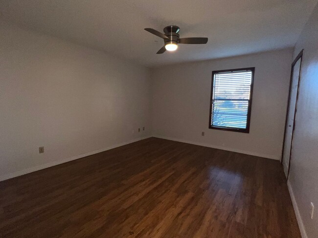 Building Photo - Available Now! Spacious 3 Bedroom 2 Bath o...