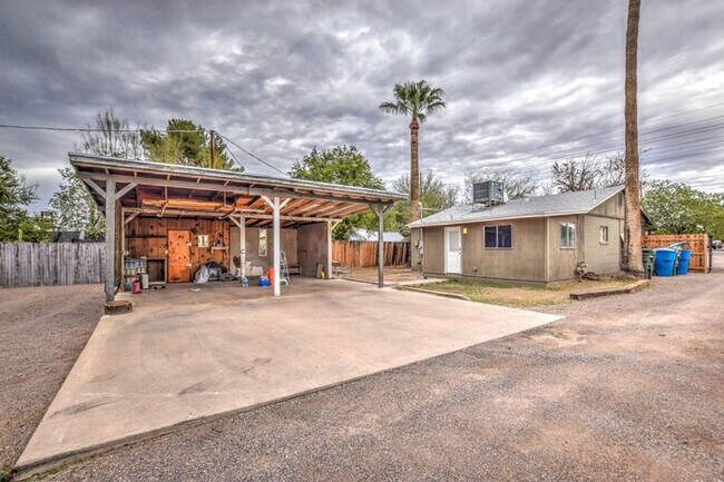 Building Photo - Vintage Ranch Home