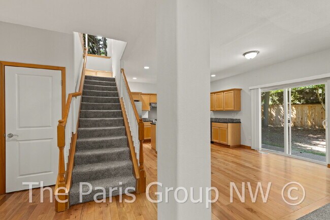 Building Photo - Beautiful Central Bothell Home. Great Floor Plan! Open Lvg Spaces, Office, Bonus Room  + XL Bedro...
