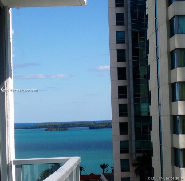 Building Photo - 1060 Brickell Ave