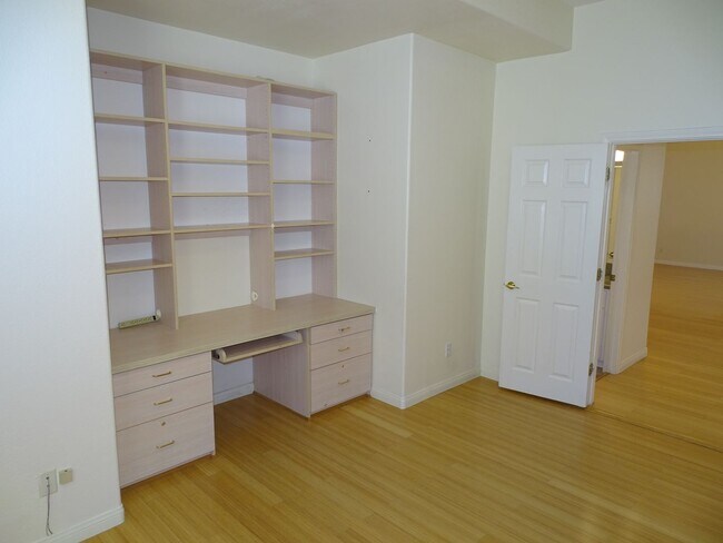 Building Photo - 5 BED Summerlin home w/ 1ST FLOOR BED AND 3/4 BATH