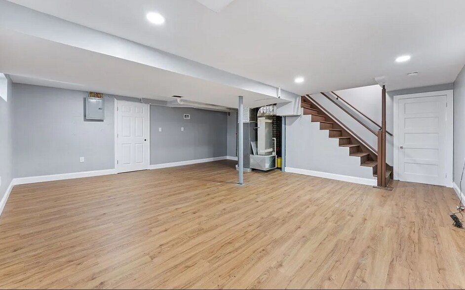 Building Photo - 71 Gladeside Ave