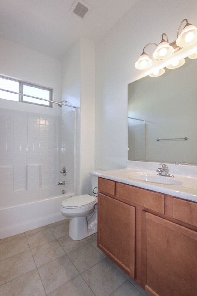 Building Photo - 3 bed 2 bath in Pronghorn Ranch