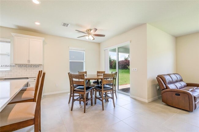 Building Photo - 12300 SW Myrtle Oak Dr