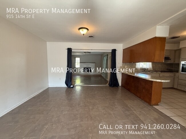 Building Photo - 915 14th St E
